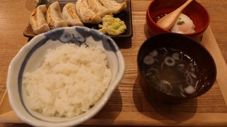 餃子は美味しいがランチ定食は餃子ライスだけ
