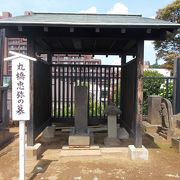 都電荒川線学習院下停留場から東にある金乗院の墓所です。