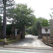 都電荒川線面影橋停留場から北にあります。