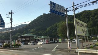 　道路挟んで　Family Martもある。