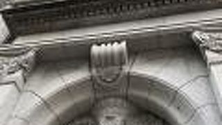 存在感のあるビル