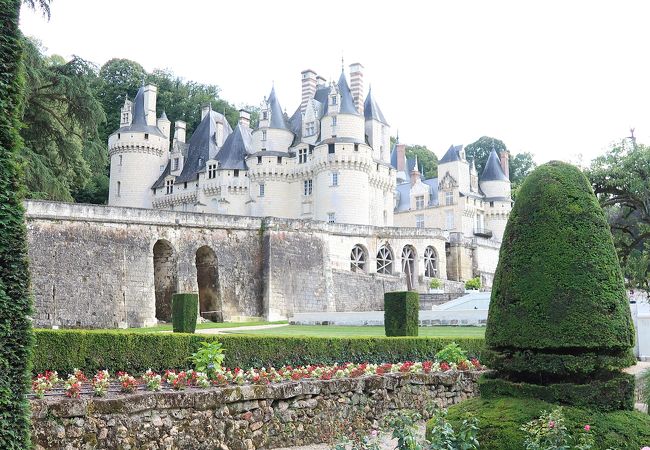 眠れる森の美女の古城は、フランス映画『オーロラ』ロケ地