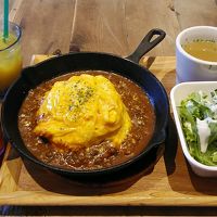 ホテル1階でランチ