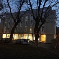 早朝の公園散歩へ