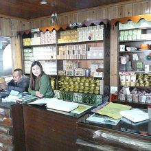 試飲もできる　売店