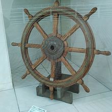 館外にも大型タンカーの舵などが展示されてます