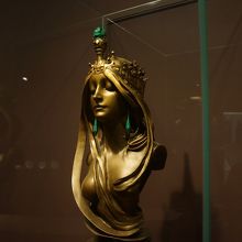 ミュッシャの像