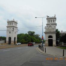 軍事博物館の前のイェロゾリムスキェ通り 