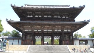 重要文化財の門です