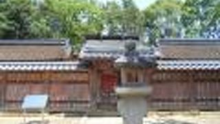 重要な伽藍を守る社