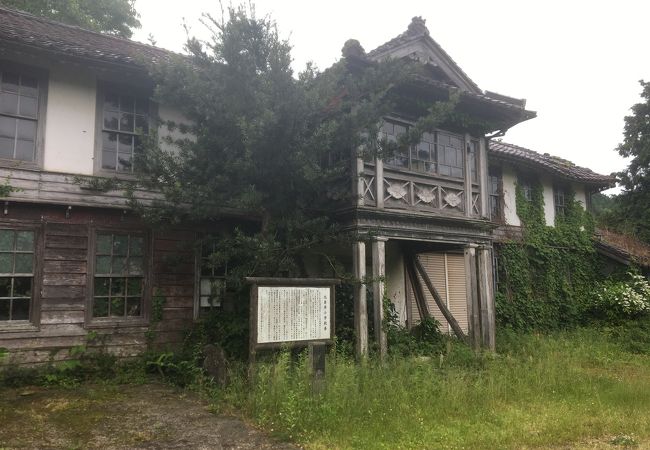 廃墟のたたずまい