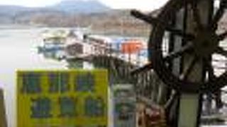 冬は氷を割りながら進みます