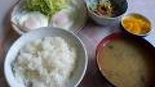 朝から営業している町の食堂