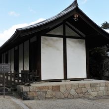 長細い建物だ