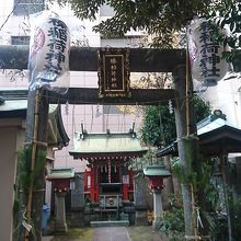 鳥居と祠