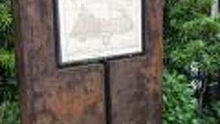 横断歩道を渡りきったところ