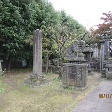 御三階横の戊辰戦争殉難者の墓
