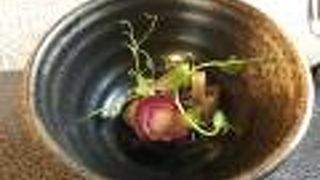 手の込んだメニュー、でも、雰囲気はカジュアル。