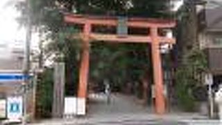 地下鉄東京メトロ東西線神楽坂駅から北東で近いです。