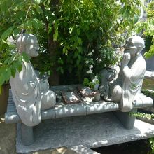 蕎麦を食べながらのやりとりが、延命に役立つとの故事によります