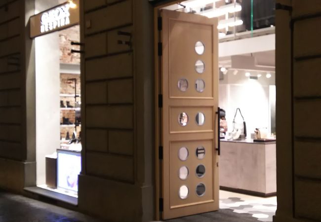 店内が明るくおしゃれ