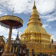 北部タイの美しい寺のひとつ、ワット　プラタート　ハリブーンチャイ