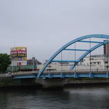 【尾竹橋】名が橋に刻まれています