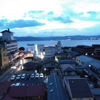 部屋からは、諏訪湖、市街地が120度見られます。