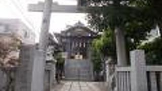 JR飯田橋駅から南西のエリアにあります。