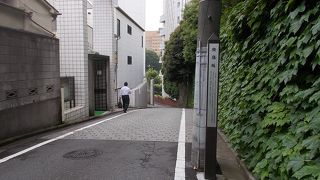 JR飯田橋駅から西南のエリアにあります。