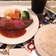 「クイーン・オブ・ハートのバンケットホール」　でランチ　ディズニーランド