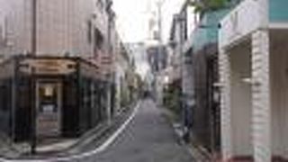 JR飯田橋駅から西南のエリアにあります。