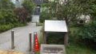 JR飯田橋駅から西のエリアにあります。