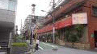JR飯田橋駅から西のエリアにあります。