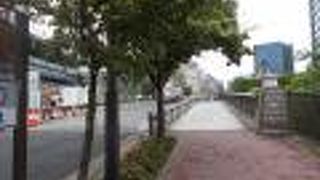 JR飯田橋駅から神楽坂に行くときにわたる橋です。