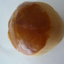 特選栗一は、栗の様な感じです。中身は栗と餡になっています。