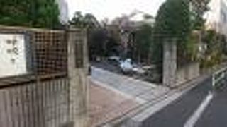 円形の本堂が印象的