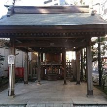境稲荷神社祠