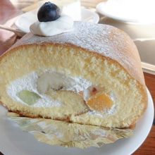 フルーツロールケーキ