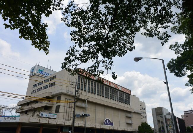 名鉄神宮前駅直結の駅ビル。