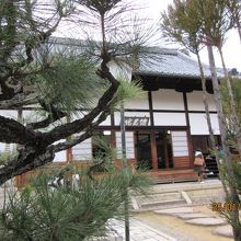 総見院の屋敷の外観