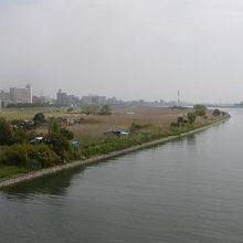多摩川はよく大水に襲われます。