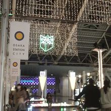 12月は恒例のイルミネーションで煌びやかな雰囲気