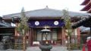 「宝蔵門」の近くにあります