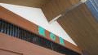 大きな駐車場の