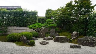 庭の品の良さが心地よく感じます