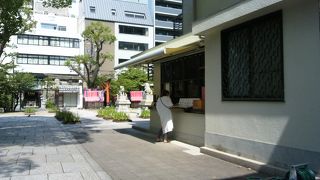 御堂筋沿い難波神社