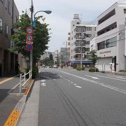 地下鉄都営大江戸線若松河田駅を西にある坂です