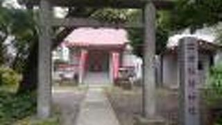 地下鉄都営大江戸線若松河田駅から南のエリアにあります。