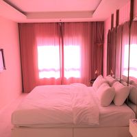 ベッドルームもピンクとホワイトを基調とした明るいお部屋